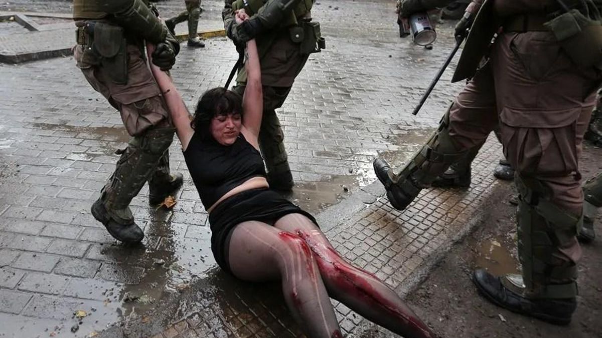 "La violencia sexual y de género en las protestas es una herramienta deliberada de represión política y social", dice el informe de la ONG REDRESS.