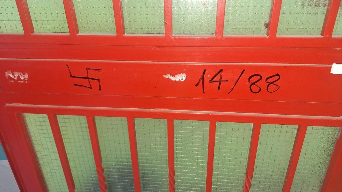 Pintadas neonazis y ataques al local de IU-Verdes y el PCE de Molina de Segura