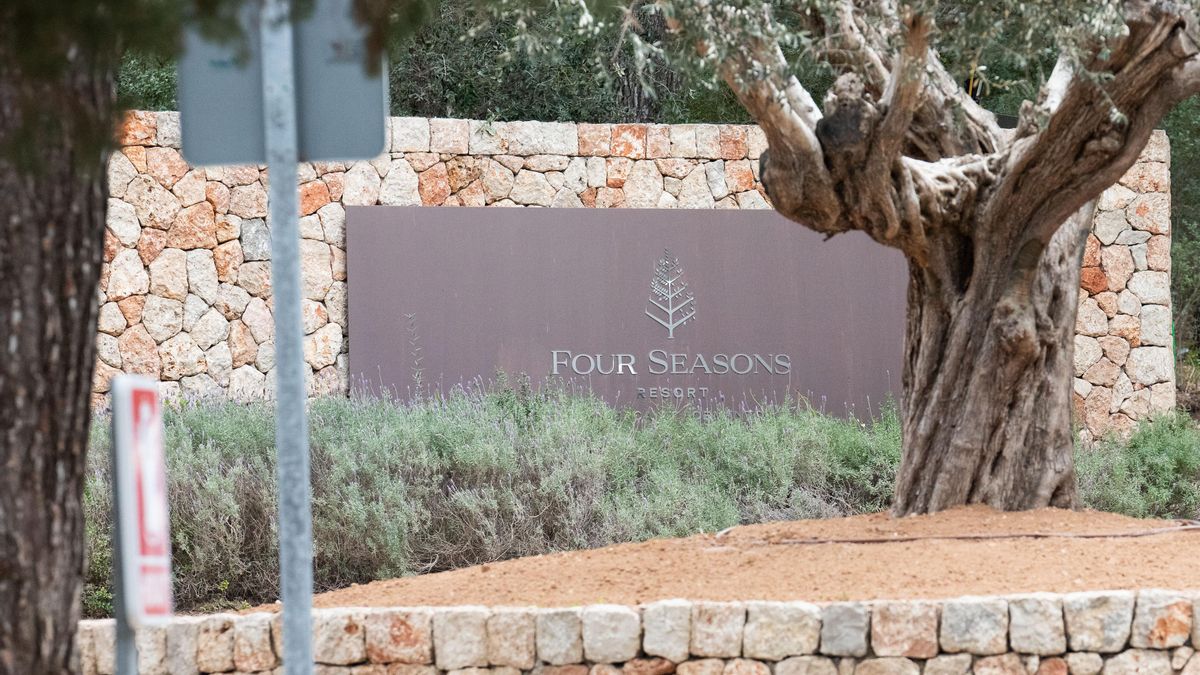 Placa exterior de l'Hotel Formentor, ara reconvertit en el Four Seasons Resort Mallorca