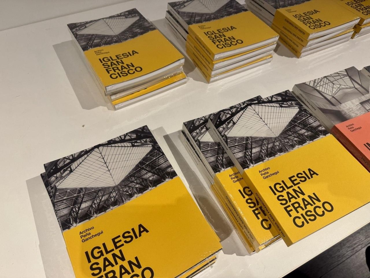 Libros sobre la iglesia de Peña Ganchegui