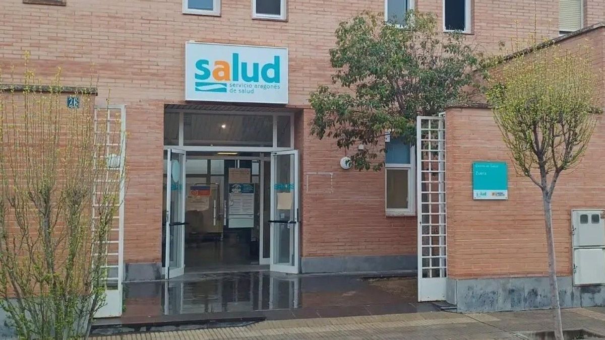 Entrada al centro de salud de Zuera.