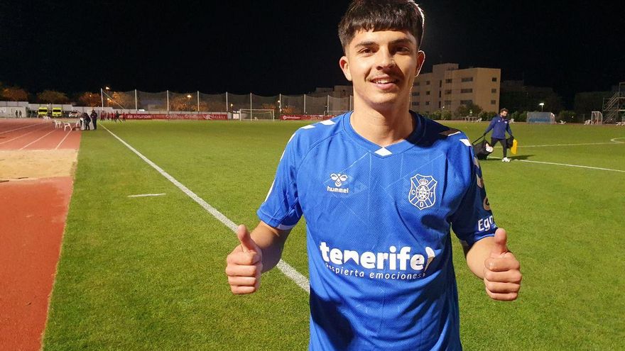 'Teto’ cumple su sueño de debutar con el CD Tenerife