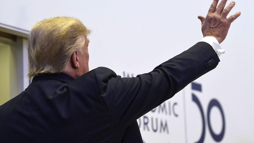 Trump profana el santuario neoliberal de Davos con artillería MAGA