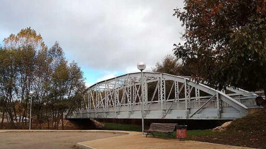 El Puente de Hierro de Villaobispo de Otero cumplió este domingo 100 años.