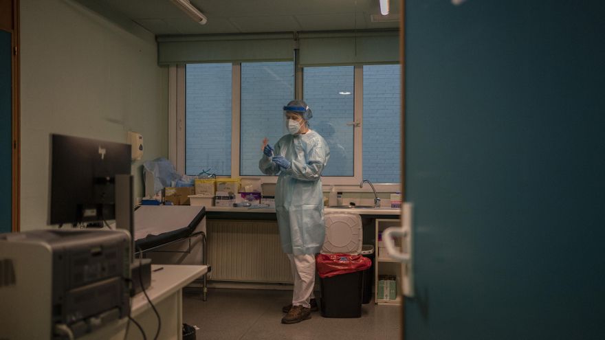 En España la ratio de enfermeras por habitantes está tres puntos por debajo de la media europea, que es 8,8.