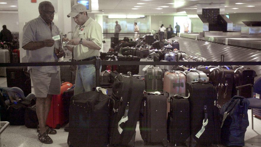 Cien vuelos cancelados en aeropuerto de Newark tras fallo en los controladores aéreos