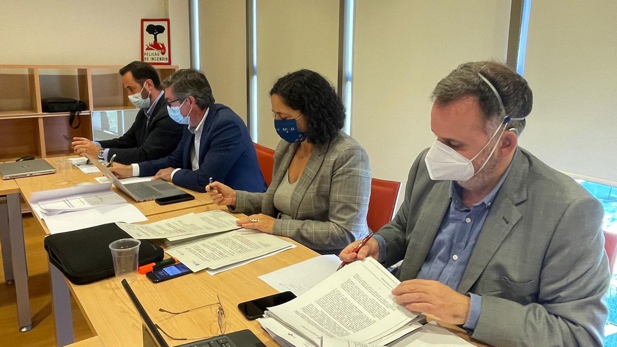 El director general de Biodiversidad, Medio Ambiente y Cambio Climático, Antonio Lucio, se reúne con sus homólogos de Asturias, Galicia y Castilla y León para constituir el grupo de trabajo de las comunidades autónomas del noroeste sobre el lobo.