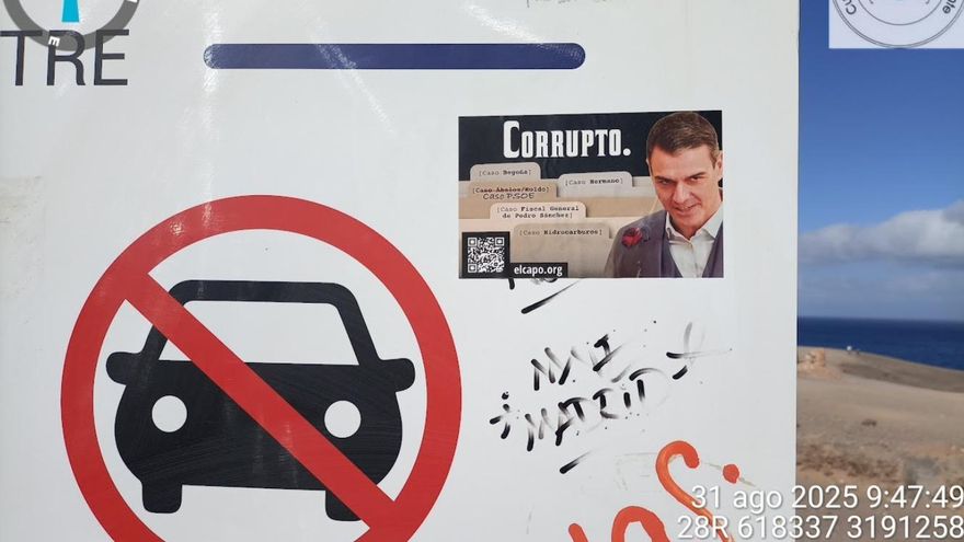 Medio Ambiente multa a Hazte Oír por poner una pegatina contra Pedro Sánchez en un espacio protegido de Lanzarote