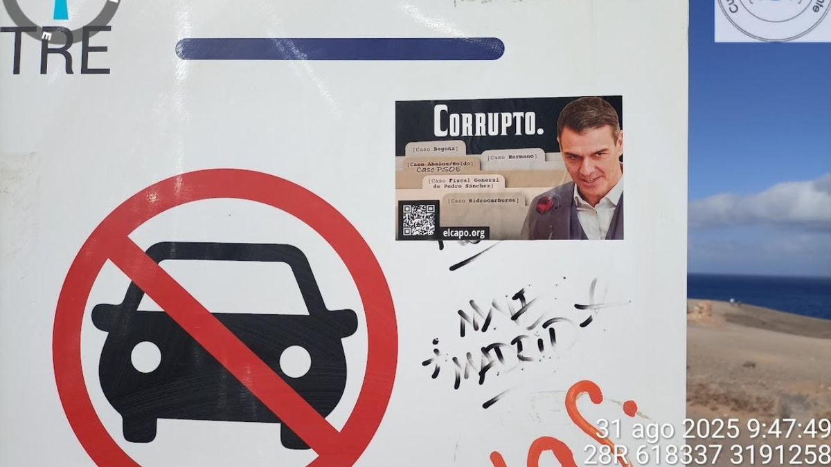 Medio Ambiente multa a Hazte Oír por poner una pegatina contra Pedro Sánchez en un espacio protegido de Lanzarote
