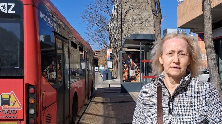 Una jubilada se queda sin tarjeta gratis de bus en Zaragoza al cobrar 30 euros más al mes: "La empleo solo por temas médicos"