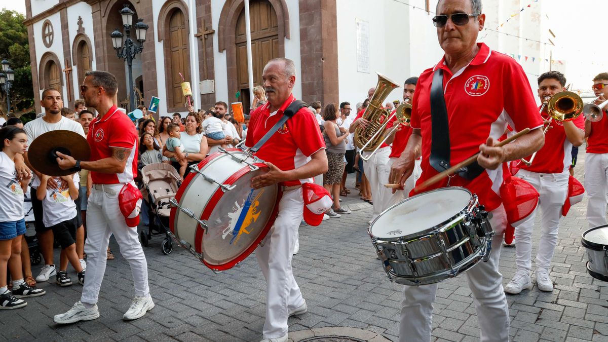 La Banda Guiniguada durante la Retreta Infantil de Agaete, celebrada este domingo.