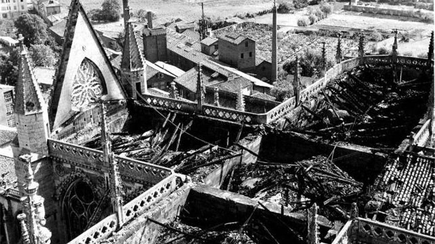 ICAL / Incendio de la catedral de León en 1966. Fotografía cedida por el Archivo del Cabildo Catedralicio