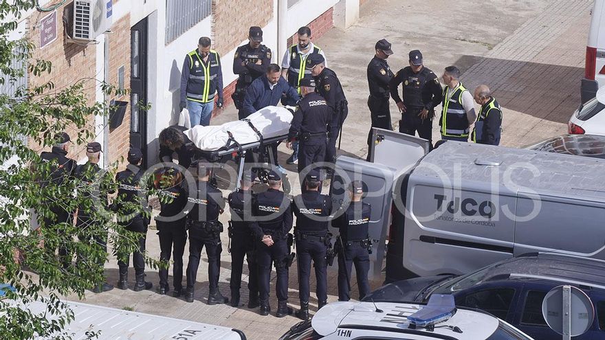 Asesinada una mujer por su pareja, que se ha atrincherado después en su piso en Córdoba