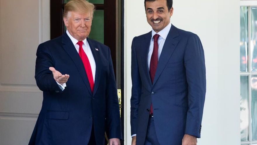 El emir de Catar ofrece a Trump mediar en su disputa con Irán