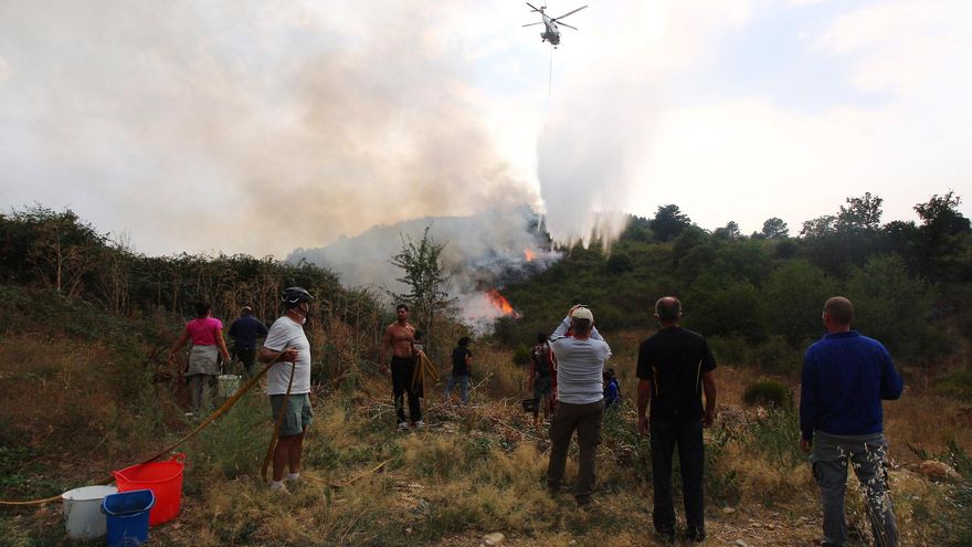 La Junta baja de golpe de 9 a 5 los incendios de nivel 2 en León tras una de las noches más intensas por los nuevos de Molinaseca y Garaño
