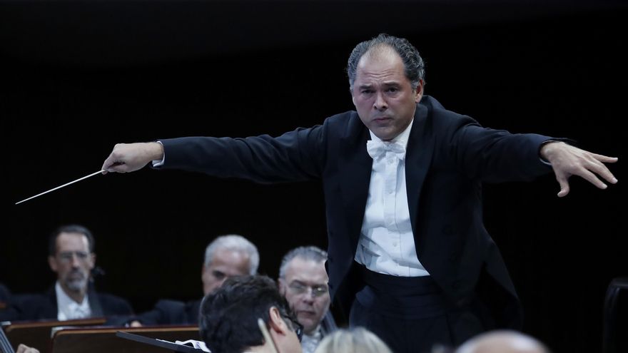 El ruso Tugan Sokhiev dirigirá en 2027 el Concierto de Año Nuevo de la Filarmónica vienesa