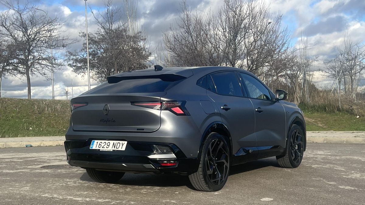 La caída del techo en su tramo final es el elemento de diseño clave del modelo francés.