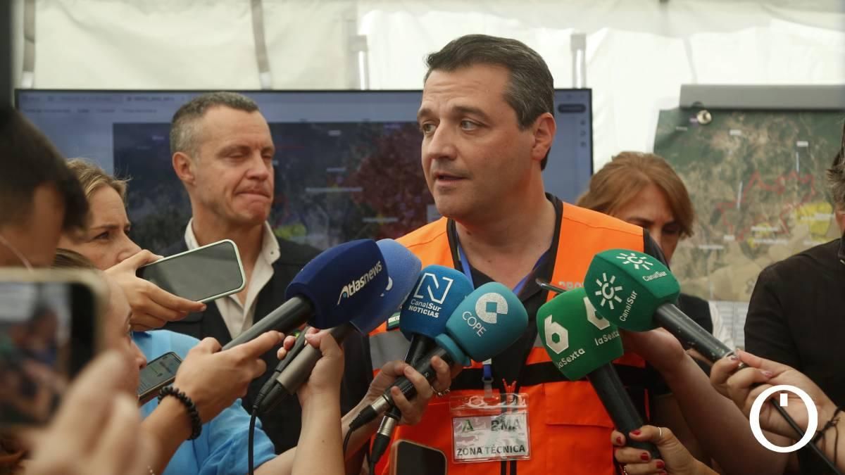 El Puesto de Mando Avanzado contra el incendio de Córdoba, en imágenes