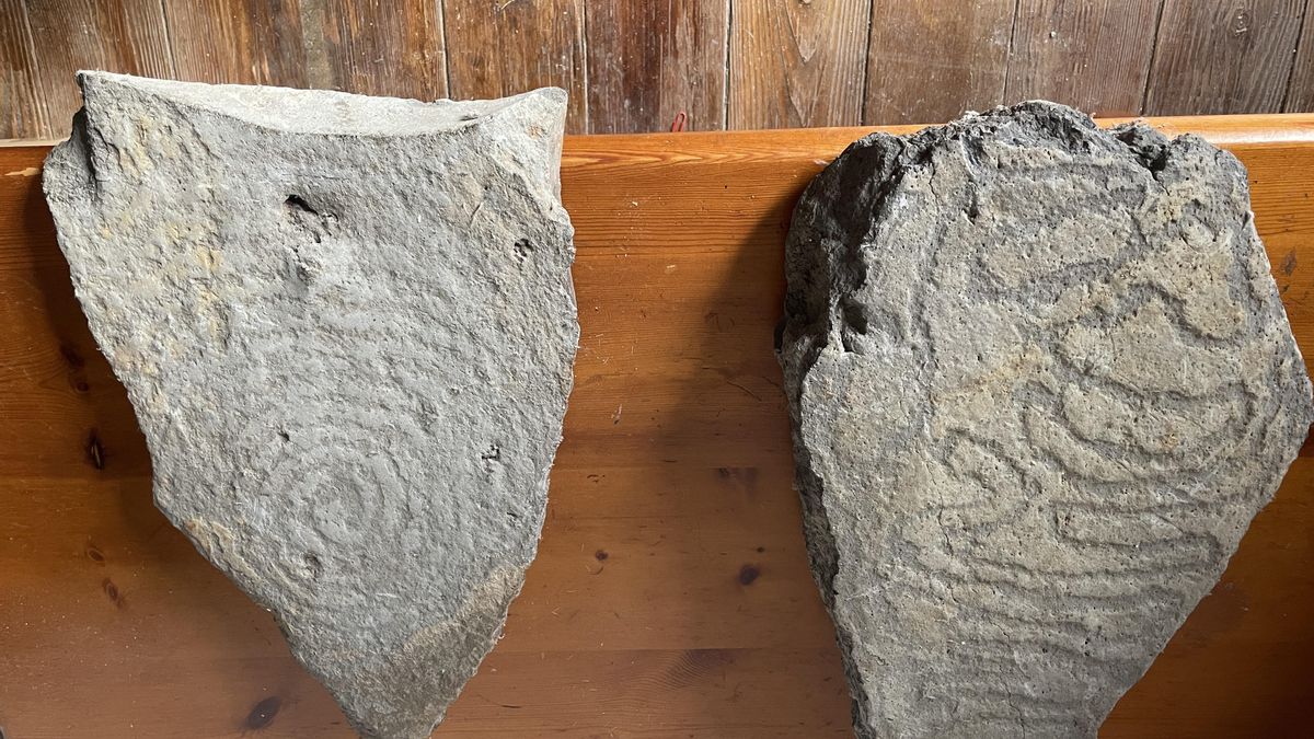 El Museo Arqueológico Benahoarita recupera dos valiosos grabados rupestres de la cumbre de Garafía tras 40 años bajo custodia particular