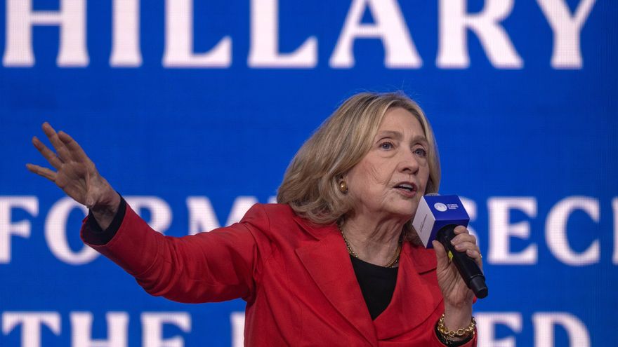 Hillary Clinton declara ante el Congreso por el caso Epstein: "Nunca coincidí con él y no tenía ni idea de sus actividades delictivas"