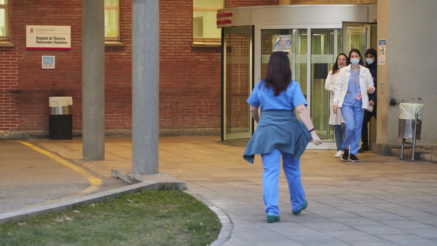 Navarra adelanta la contratación de los MIR y les ofrece plazas mixtas para evitar la escasez de facultativos