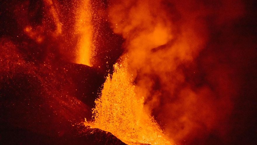 Salida del magma en La Palma. / FOTO: JOSÉ BRINGAS