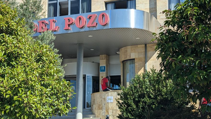 Clases, ropa o bicis: la solidaridad vecinal que se impuso al brote racista y xenófobo en el Hotel del Pozo de Villaquilambre