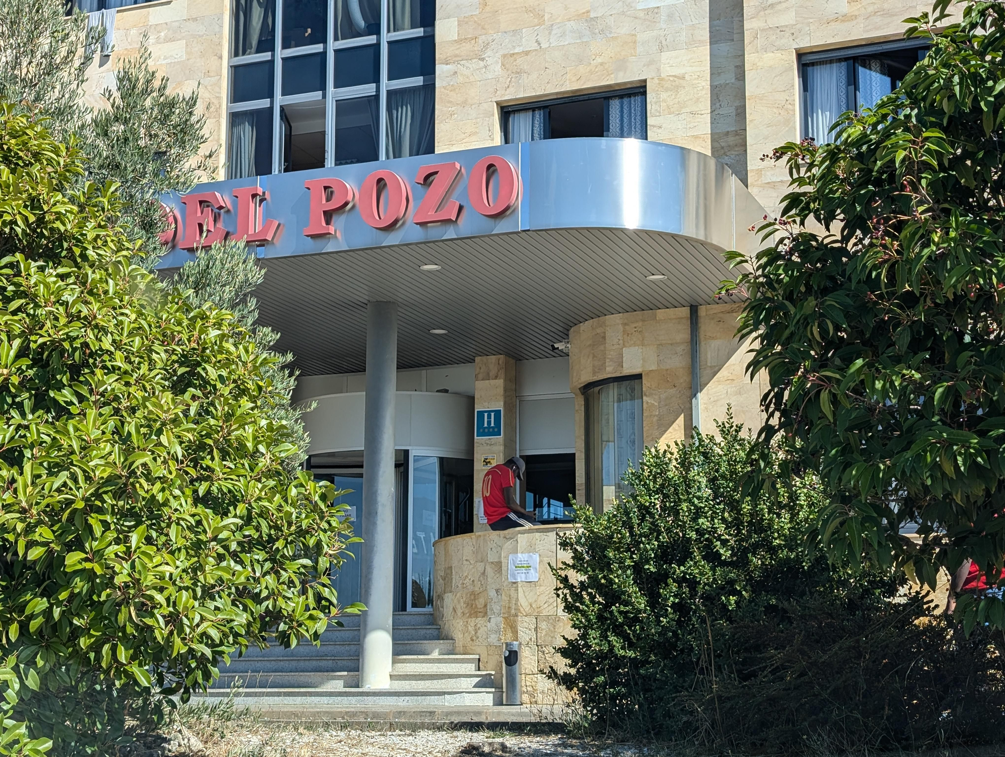 Antiguo Hotel del Pozo de León, convertido durante un año en un Centro Humanitario de Atención a Migrantes.