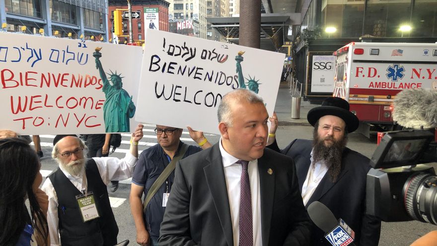 Nueva York licita contrato de asesoría legal para inmigrantes por 5 millones