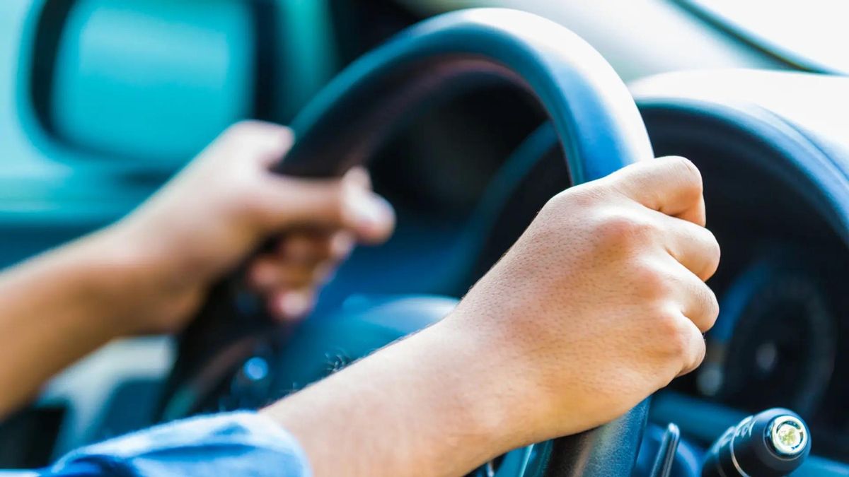 Imagen de archivo de un conductor al volante.