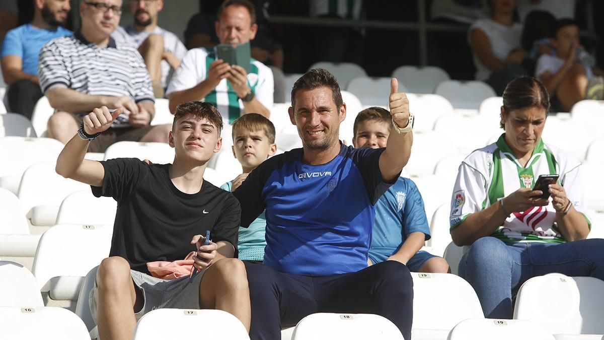 Grada Blanquiverde del encuentro entre el Córdoba CF y AD Mérida
