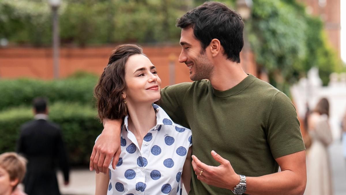 Lily Collins y Eugenio Franceschini en el rodaje de la quinta temporada de 'Emily in Paris' en Italia