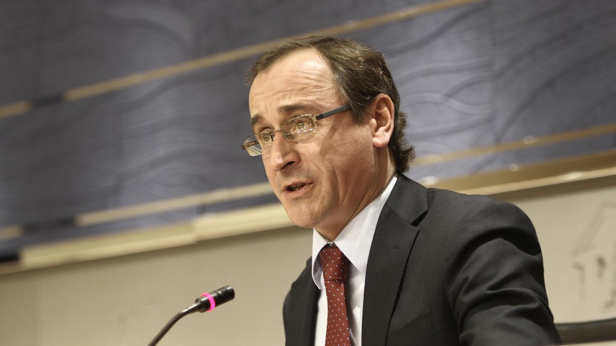 El PP dice que Rajoy cree en la inocencia de la infanta pero niega que eso significa una "injerencia"