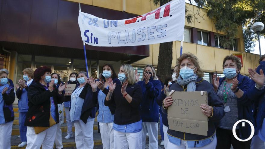 Las limpiadoras en huelga denuncian que no pueden acceder al dinero de la hucha solidaria que crearon
