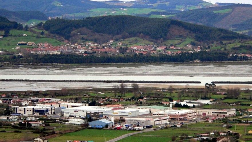 Archivo - Empresas En Un Polígono Industrial En Laredo (Cantabria)