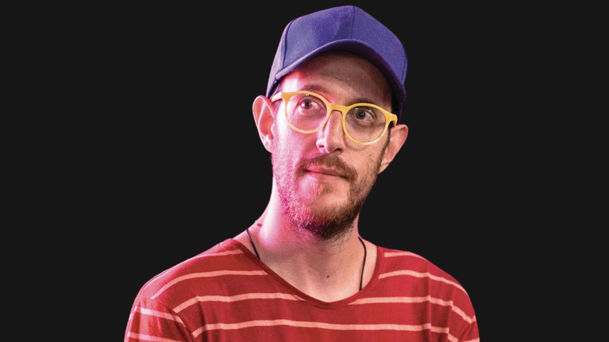 Mariano Schuster nació en Buenos Aires, en 1985. Es editor de la revista Nueva Sociedad, periodista e investigador.