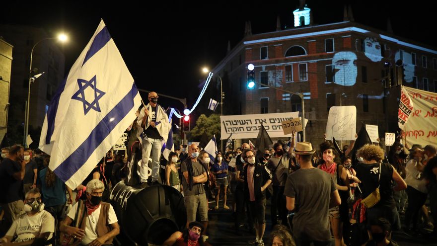 Continúan protestas contra Netanyahu en un Israel confinado. 