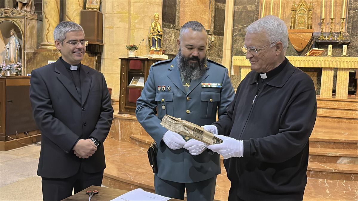Acto de entrega del documento histórico