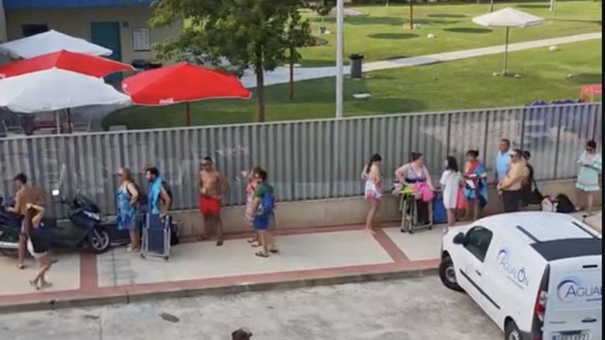 Desalojan las piscinas municipales de Varea por un incendio en las inmediaciones