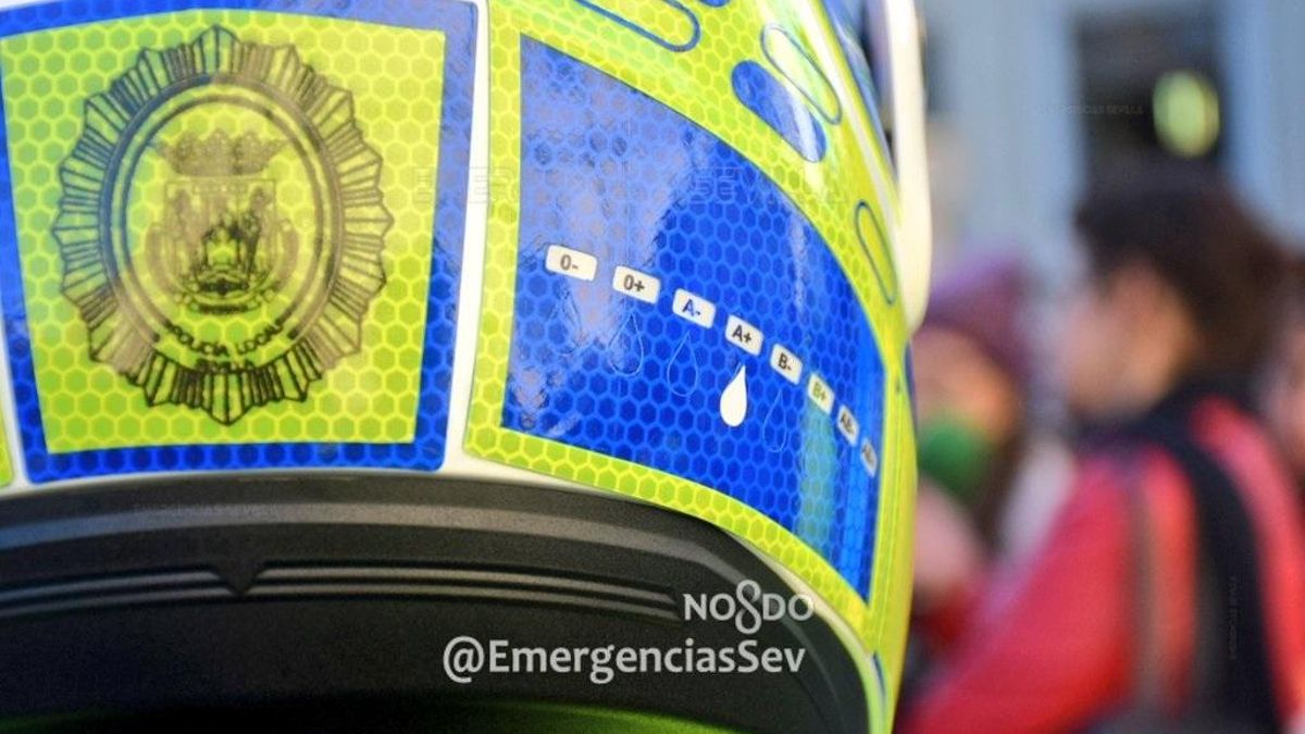 Archivo - Imagen de recurso de un casco de la Policía Local de Sevilla