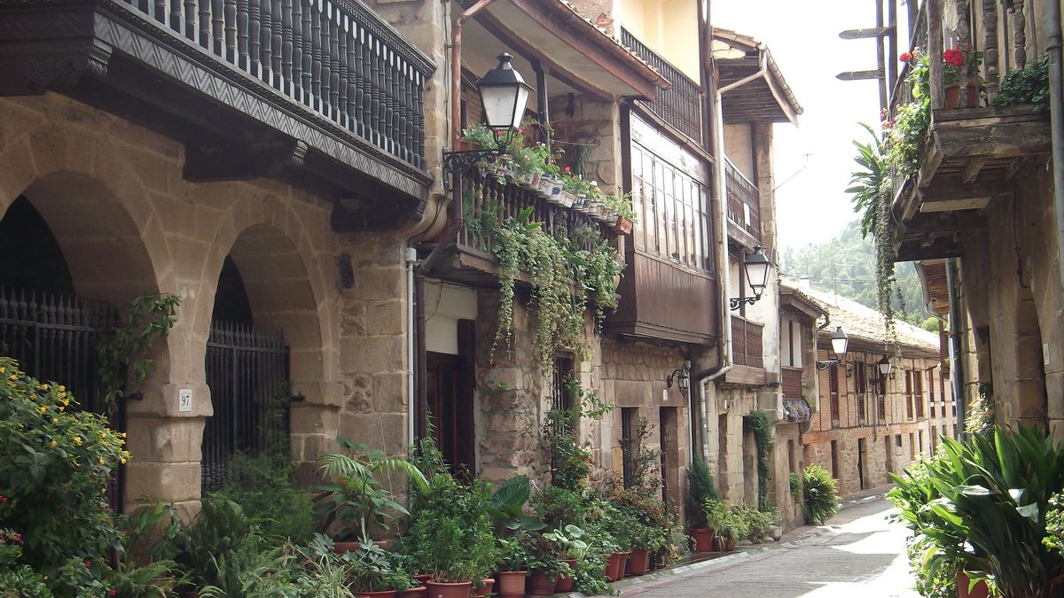 El bonito pueblo medieval de Cantabria a solo 30 minutos de Santander que es perfecto para una escapada tardía de septiembre