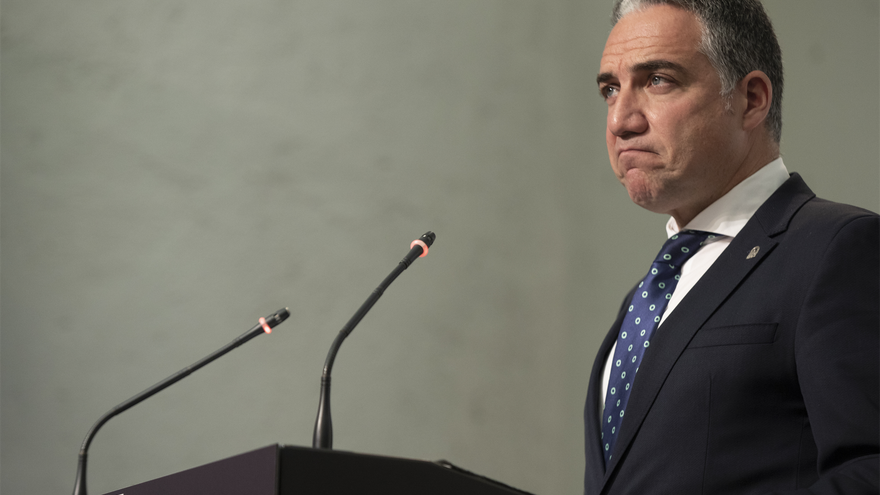 El consejero de Presidencia, Administración Pública e Interior y portavoz del gobierno andaluz, Elías Bendodo, durante su intervención en la rueda de prensa posterior a la reunión del Consejo de Gobierno de la Junta de Andalucía. En Sevilla (Andalucía, Es