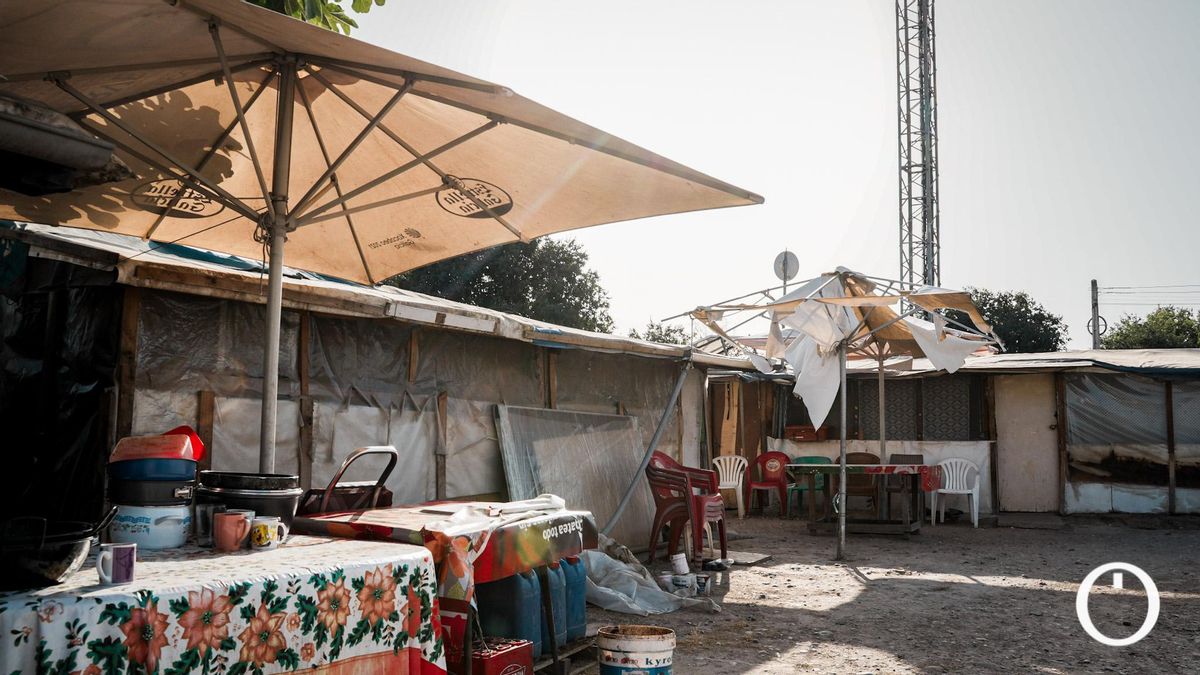 Sol del verano cordobés sobre las chabolas del asentamiento.