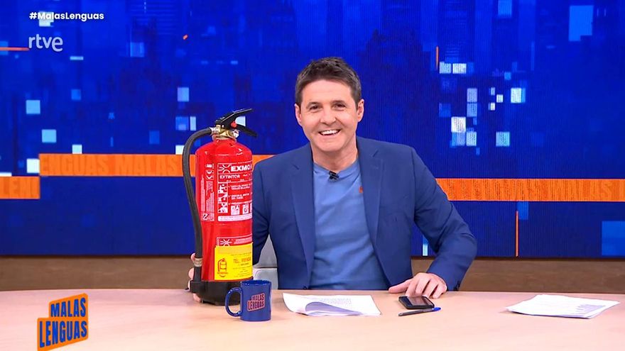 Cintora responde a Vox con un extintor contra su lanzallamas: "A estos se les va la fuerza por la boca"