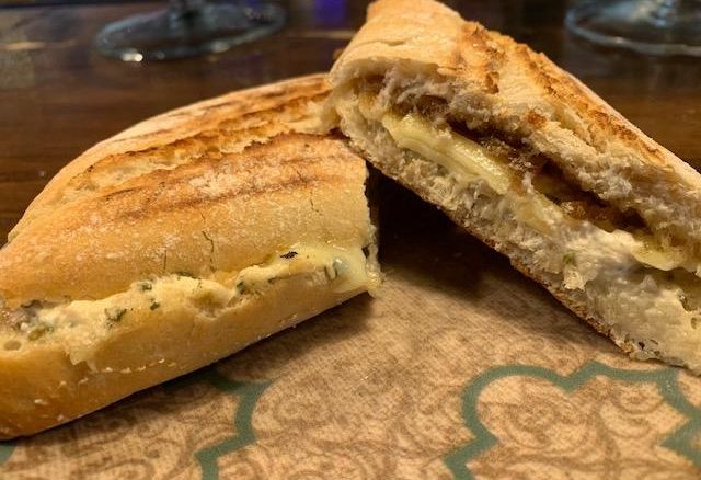 Bocadillo de pasta de pollo de la casa