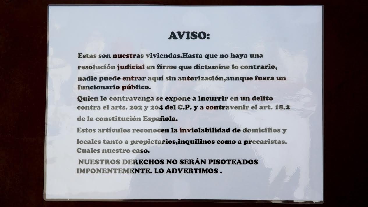 Aviso a la entrada de los barracones de Juan Grande. (ALEJANDRO RAMOS)