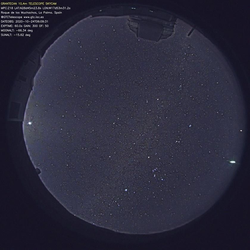 Imagen de la oriónida (d) capada por las cámaras  del Gran Telescopio Canarias al amanecer del pasado sábado,  24 de octubre.