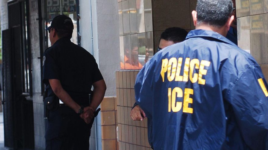 Demandan a la Administración Trump por retirarle a los inmigrantes el derecho a fianza