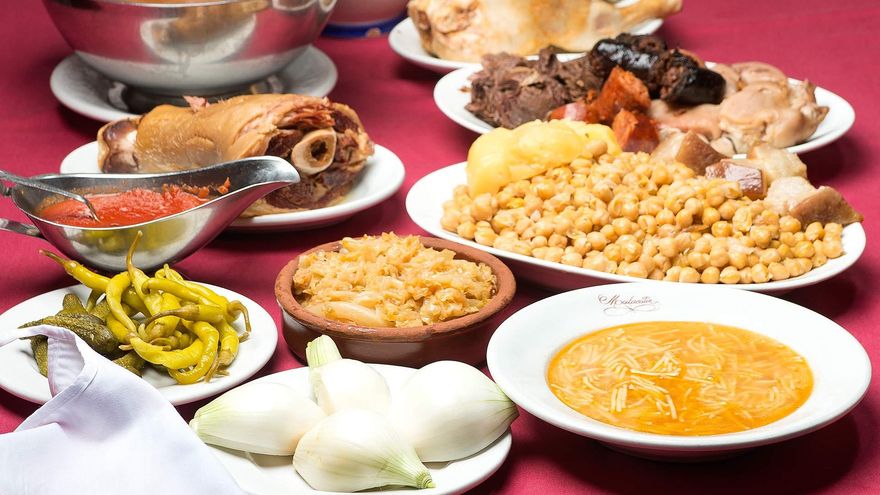 Diez restaurantes donde comer el mejor cocido de Madrid: castizos, con vuelcos ilimitados y un vegano