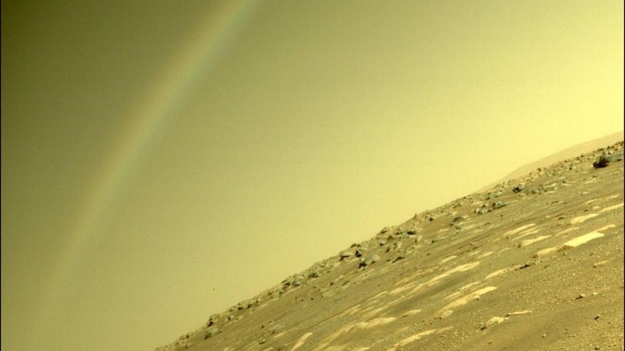 ¿Un arcoíris en Marte? La misteriosa imagen captada por el rover Perseverance de la NASA